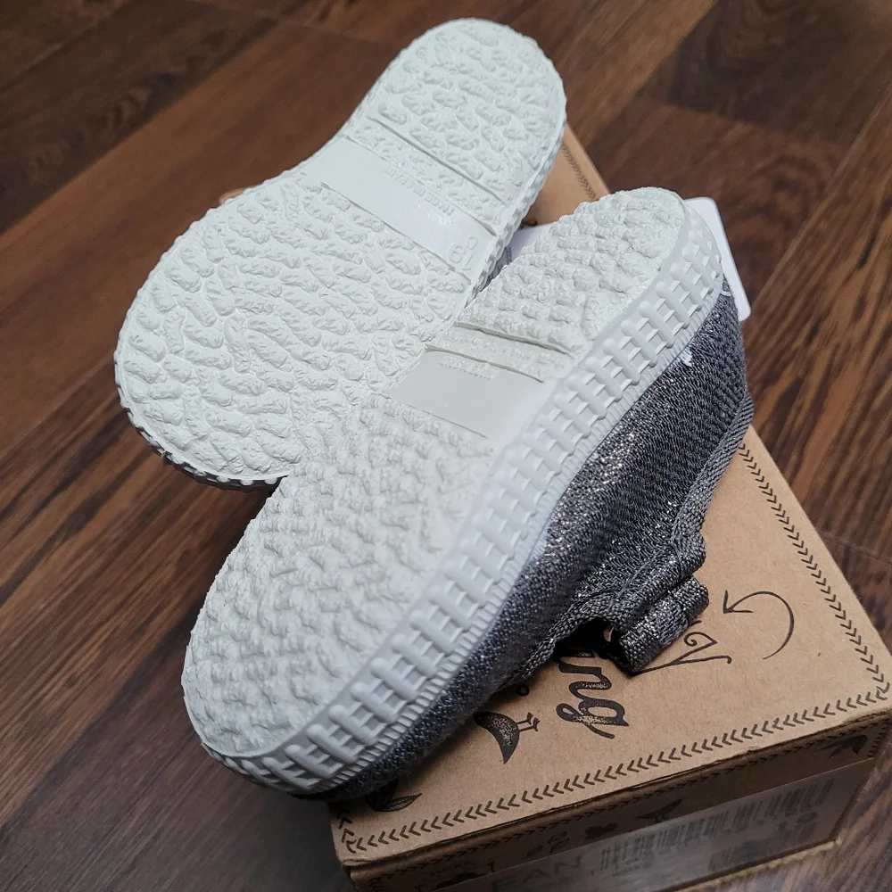 Cienta grey Mary Jane sneaker, size 3.5 baby/walker/toddler, NWT